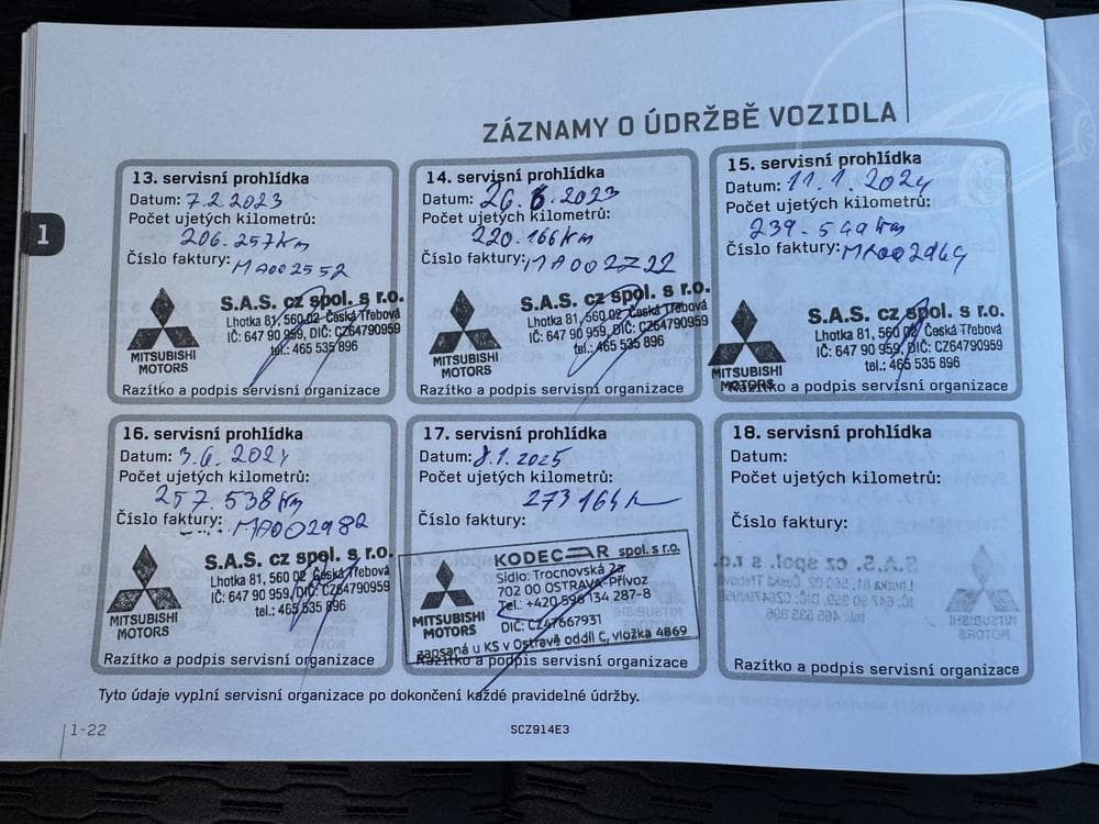 2014 Mitsubishi Outlander - 16