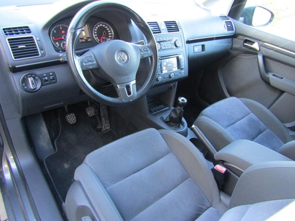 2011 Volkswagen Touran - 25