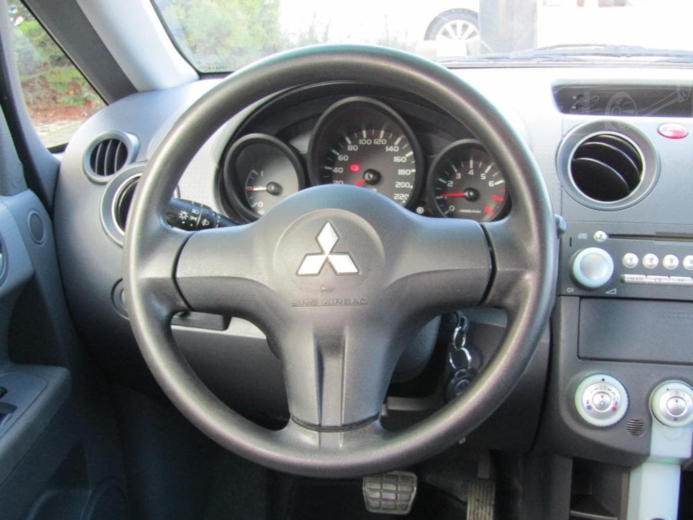 2006 Mitsubishi Colt - 46