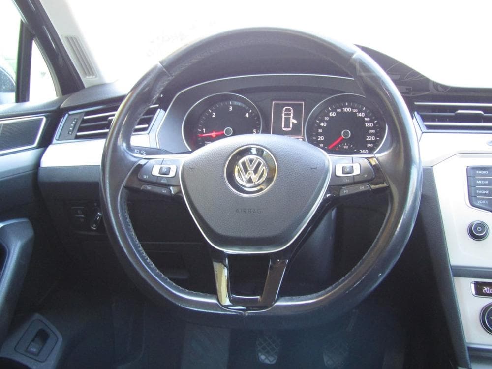 2015 Volkswagen PASSAT - 16