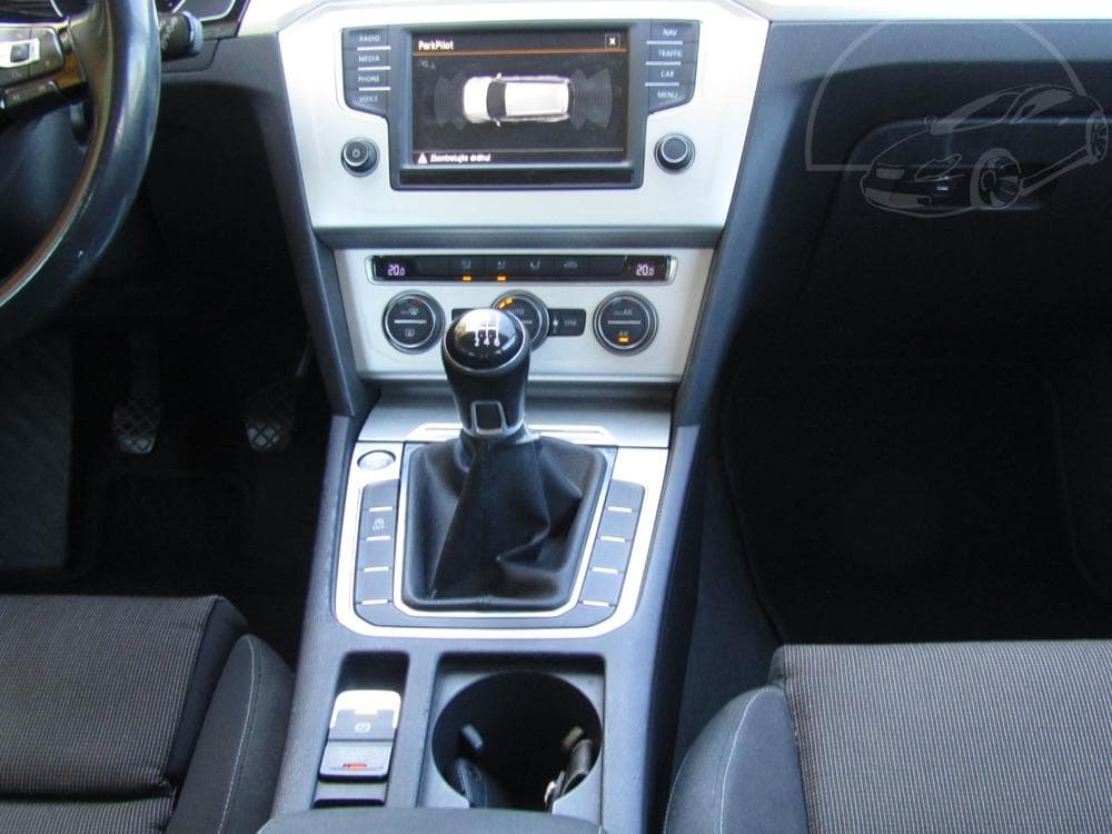 2015 Volkswagen PASSAT - 17