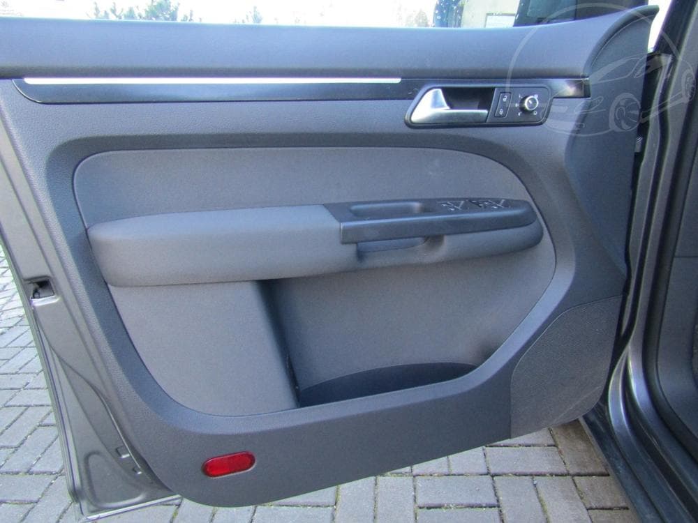 2011 Volkswagen Touran - 35