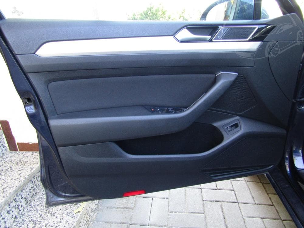 2015 Volkswagen PASSAT - 18