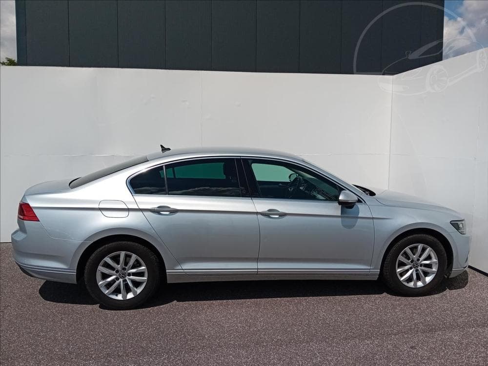 2022 Volkswagen Passat - 3