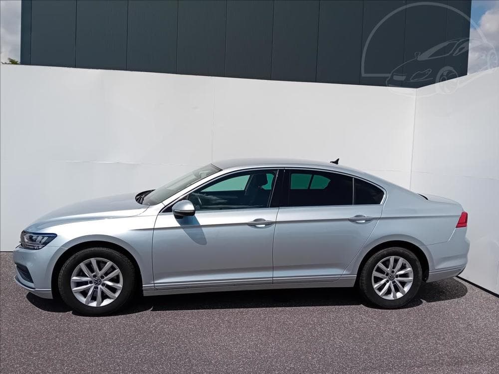 2022 Volkswagen Passat - 10