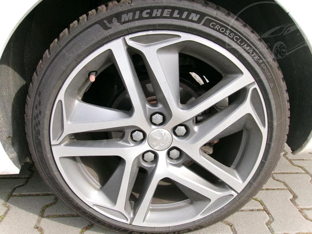 2017 Peugeot 308 - 9