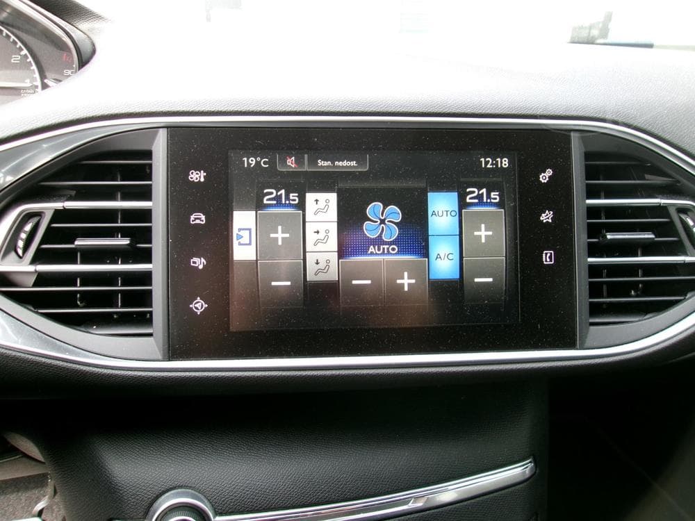 2017 Peugeot 308 - 15