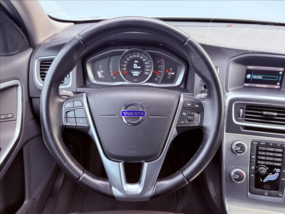2016 Volvo V60 - 9