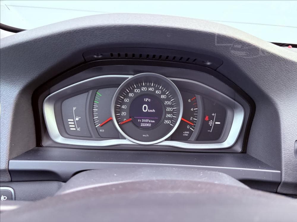 2016 Volvo V60 - 10