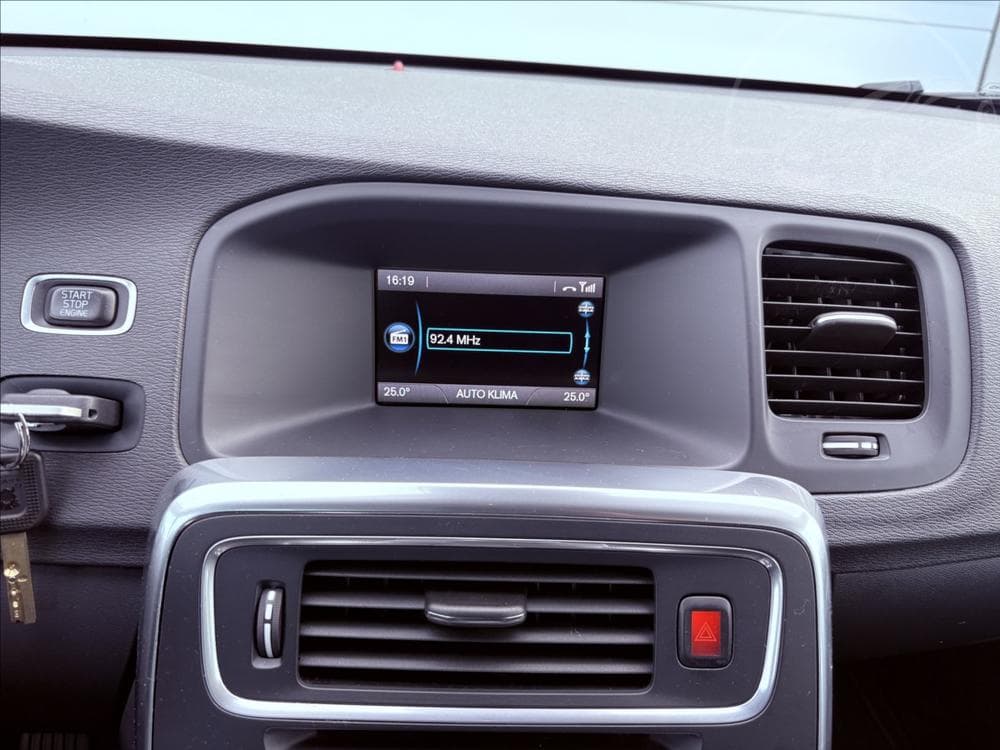 2016 Volvo V60 - 11