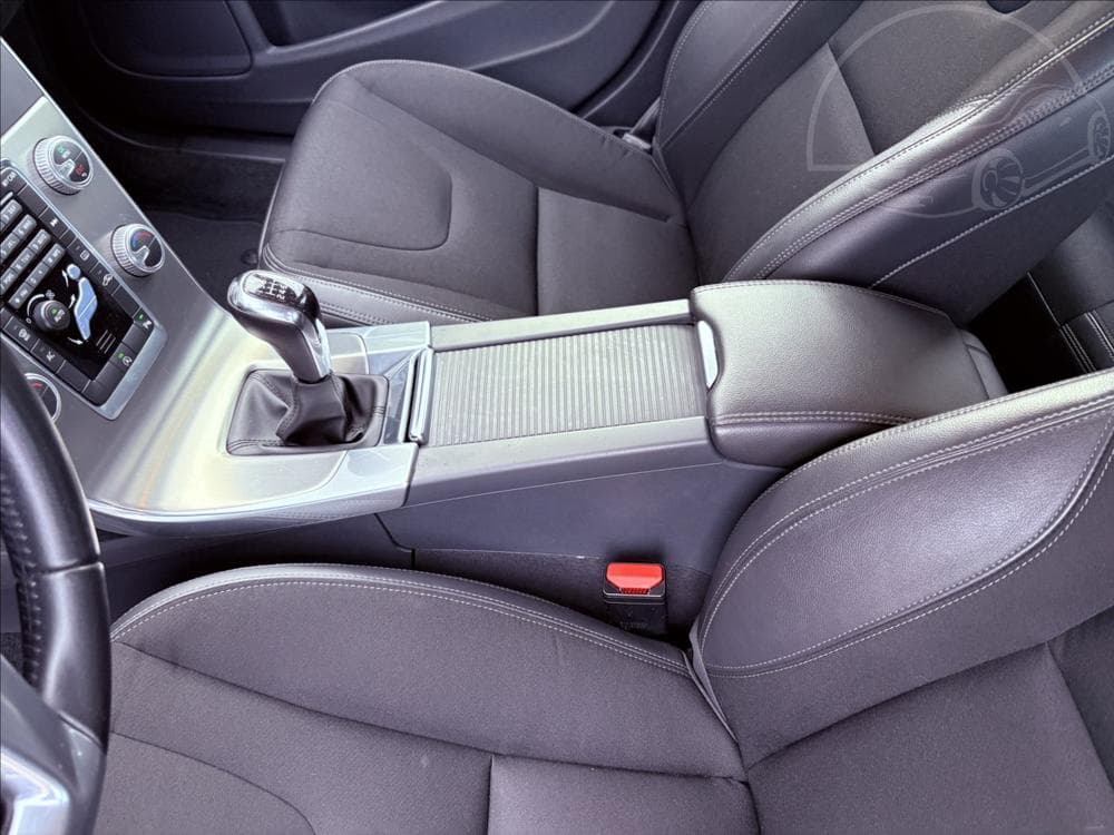 2016 Volvo V60 - 13