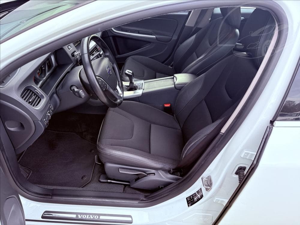 2016 Volvo V60 - 14