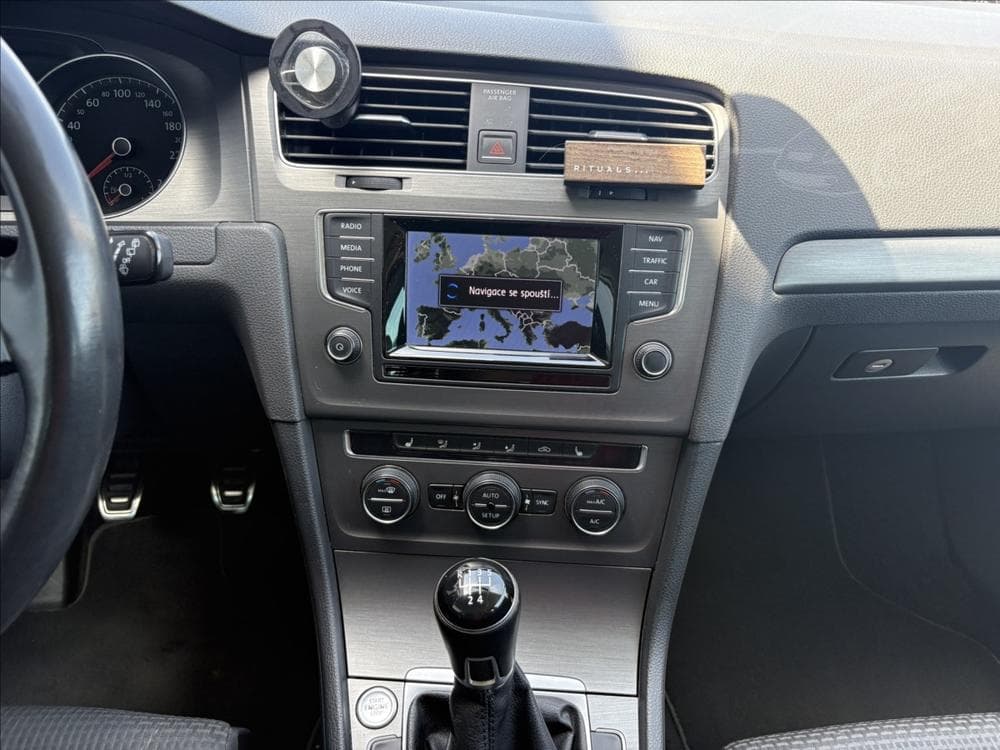 2013 Volkswagen GOLF - 16