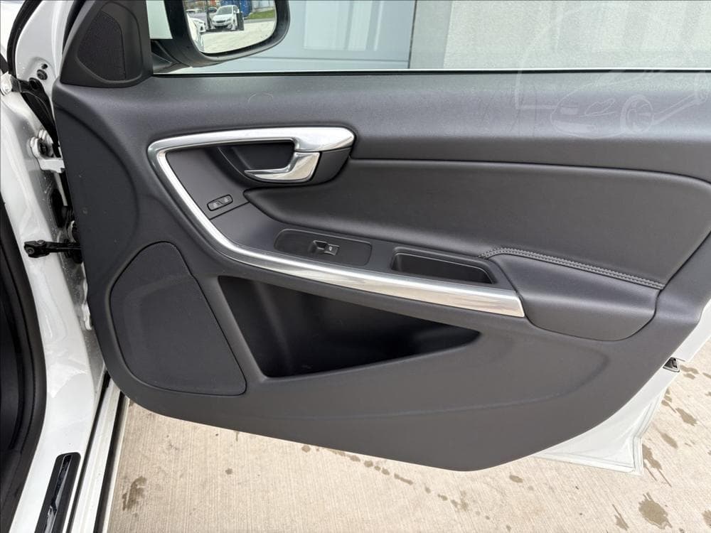 2016 Volvo V60 - 17