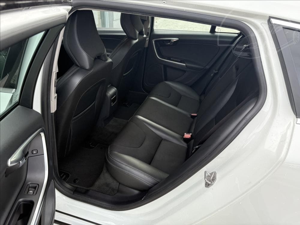2016 Volvo V60 - 20