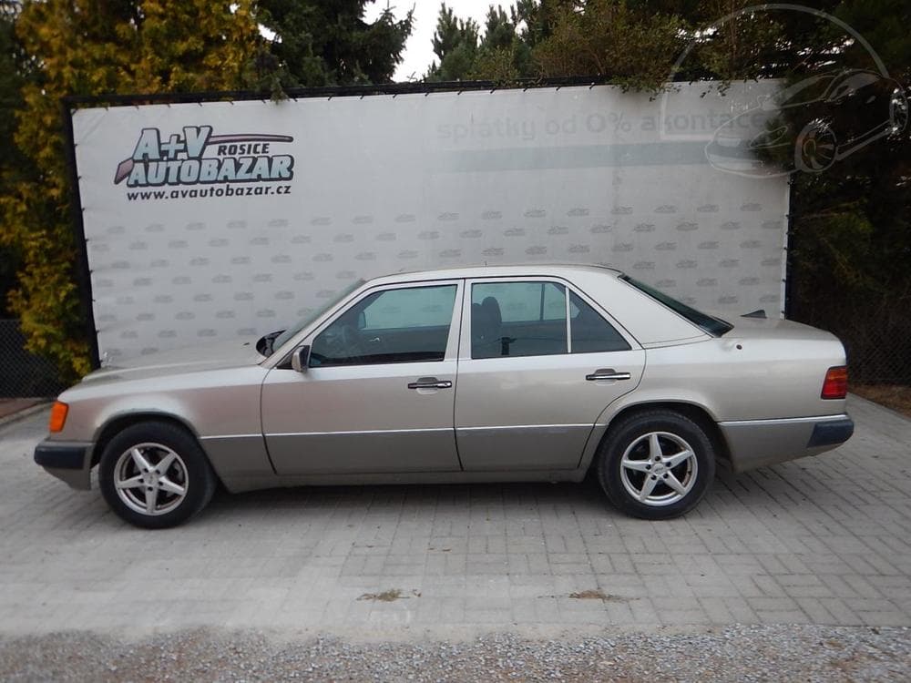 Mercedes-Benz 124 2.3 i automat 97 kw ,NOVá STK
