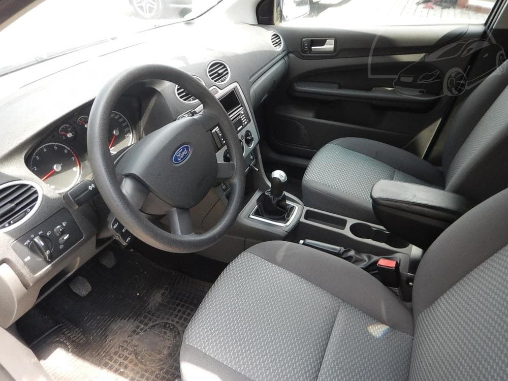 2005 Ford FOCUS - 8