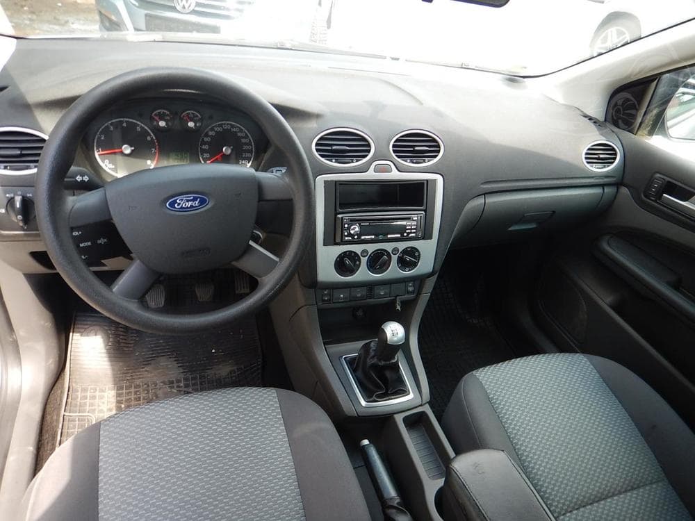 2005 Ford FOCUS - 10