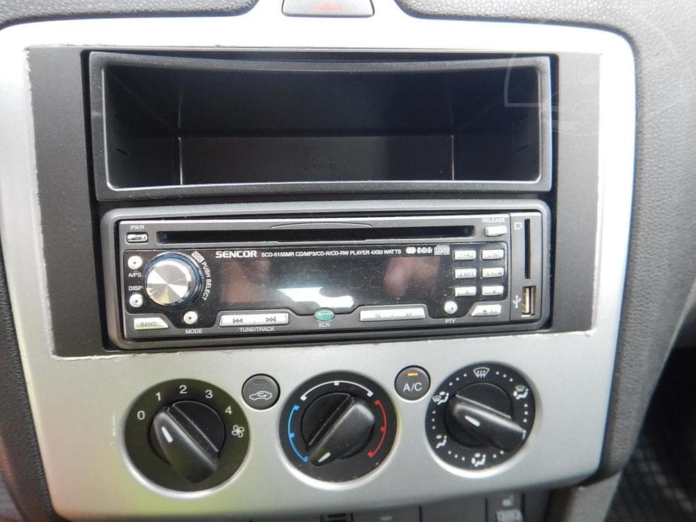 2005 Ford FOCUS - 11