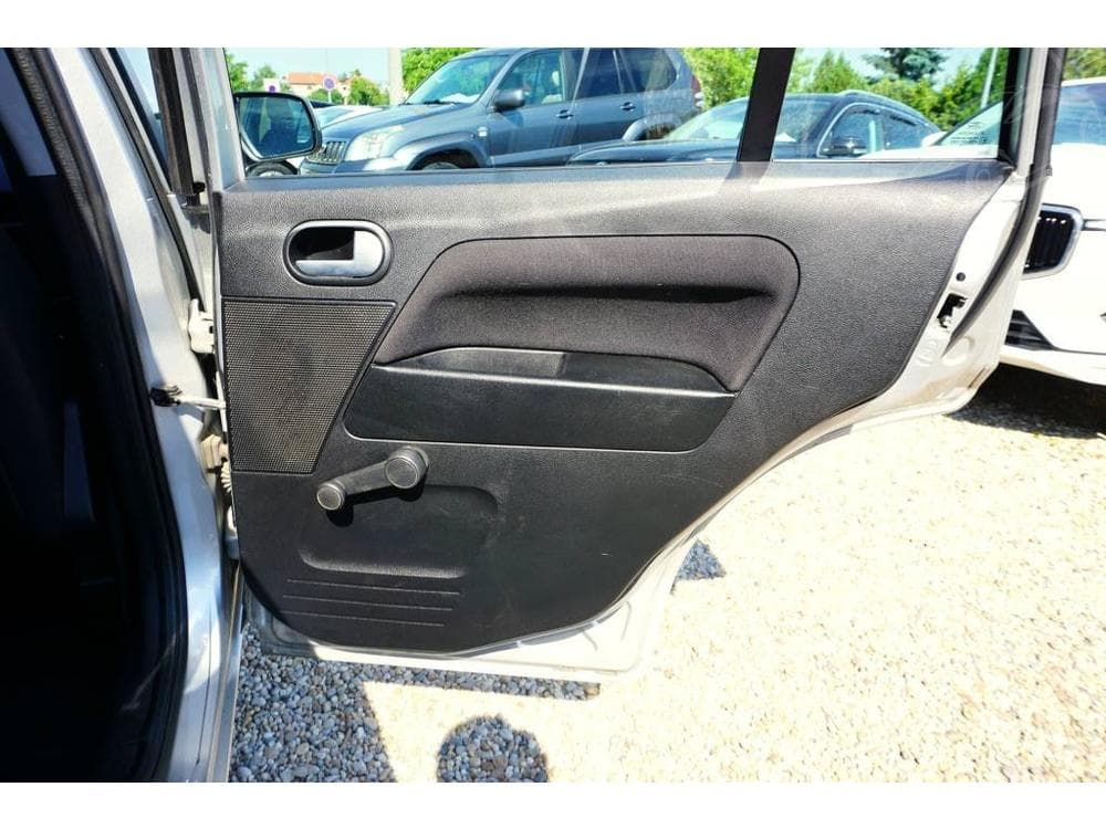 2011 Ford FUSION - 12
