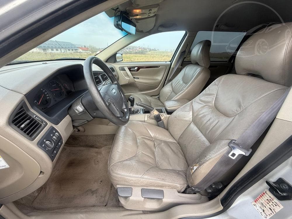 2000 Volvo V70 - 9