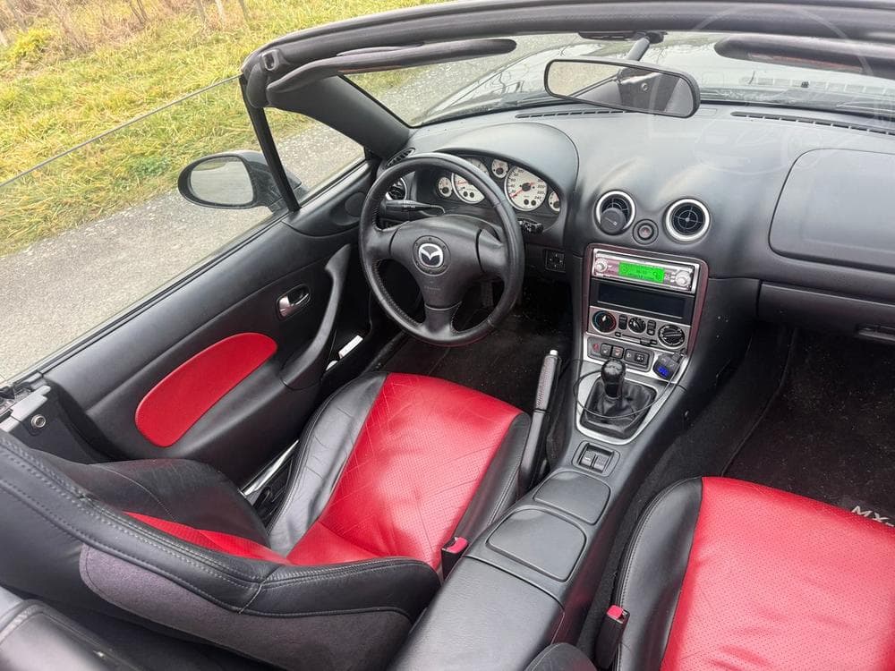 2004 Mazda MX-5 - 10