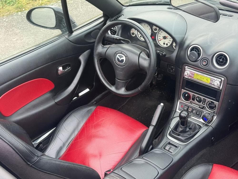 2004 Mazda MX-5 - 11