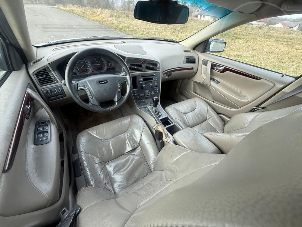 2000 Volvo V70 - 11