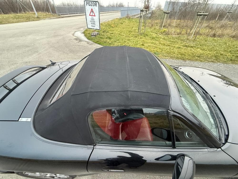 2004 Mazda MX-5 - 17