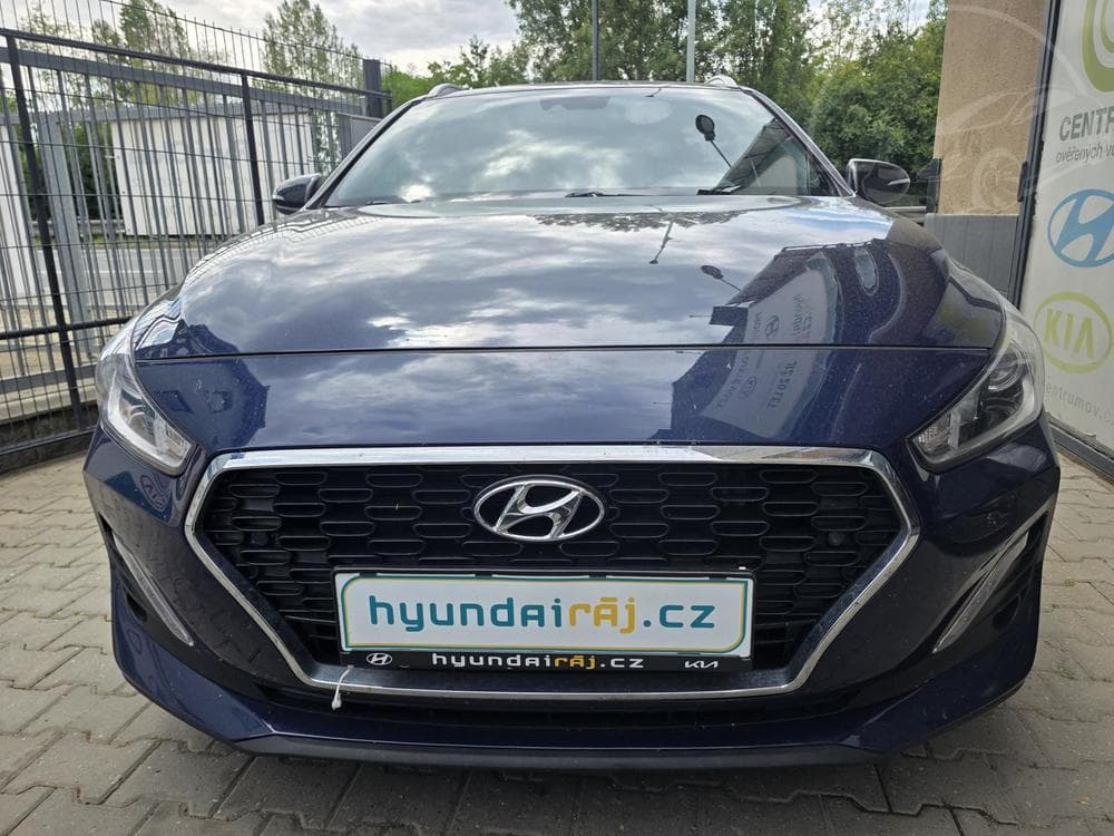 Hyundai i30 1.4-KAMERA-PARKOVACÍ SENZORY