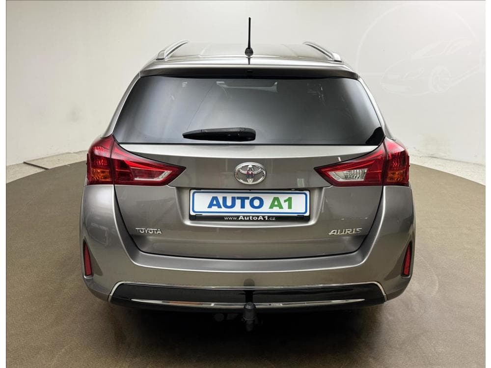 2015 Toyota AURIS - 5