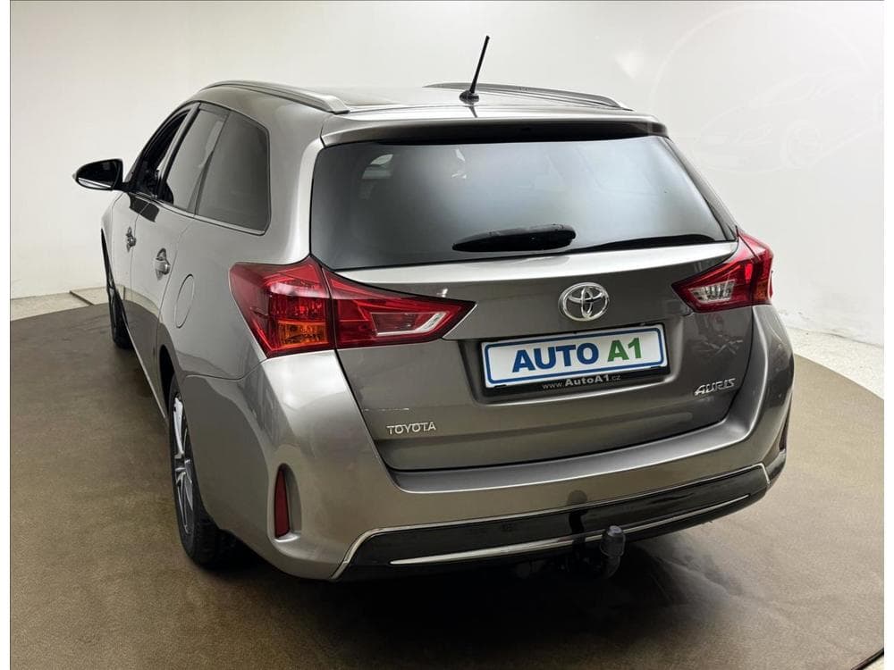 2015 Toyota AURIS - 6