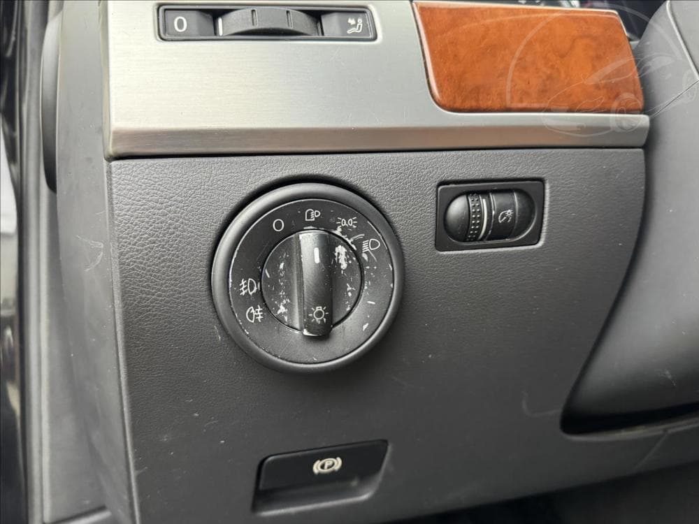 2005 Volkswagen TOUAREG - 8