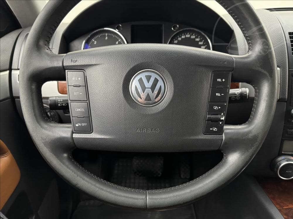 2005 Volkswagen TOUAREG - 9