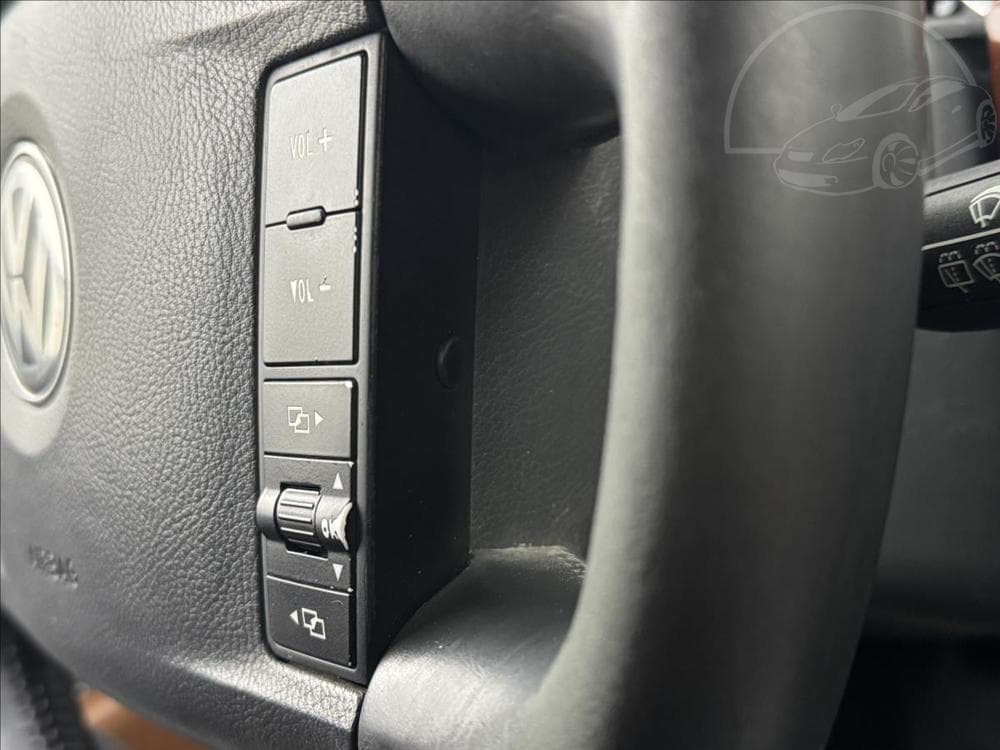 2005 Volkswagen TOUAREG - 12