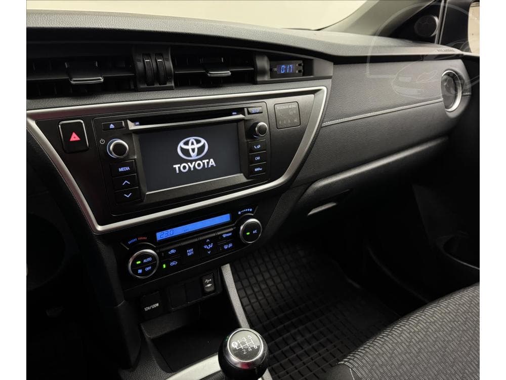 2015 Toyota AURIS - 13