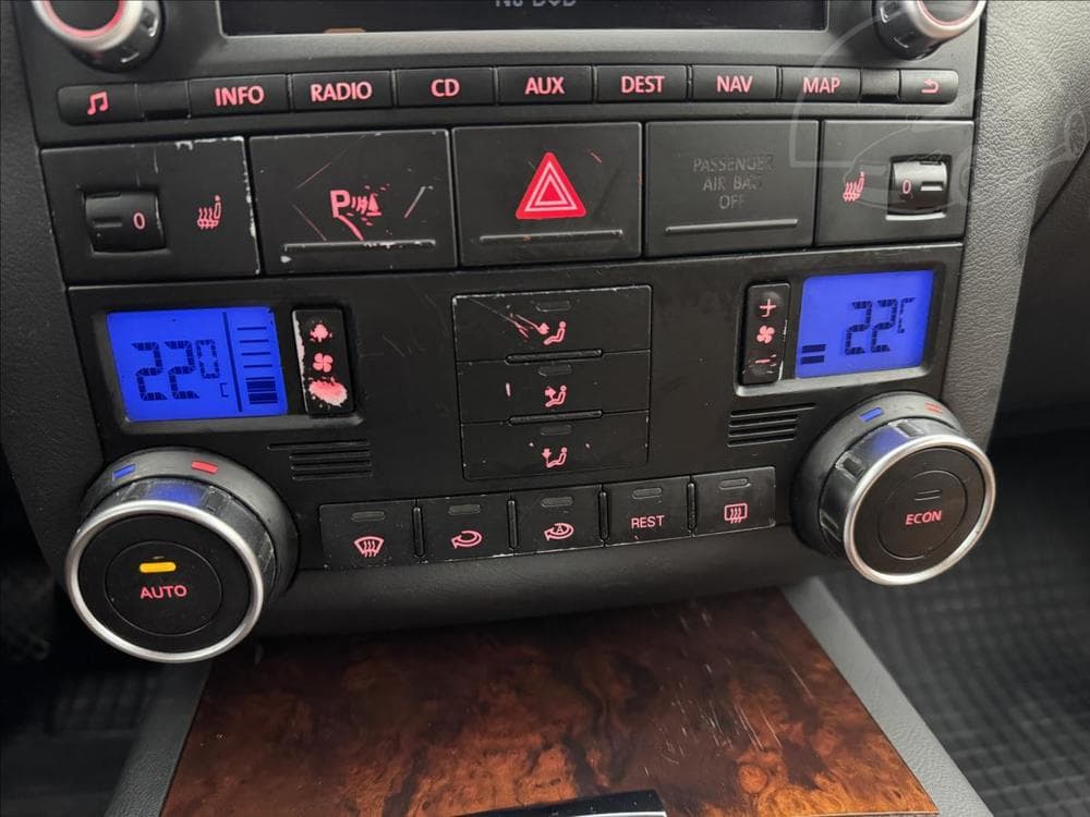 2005 Volkswagen TOUAREG - 17