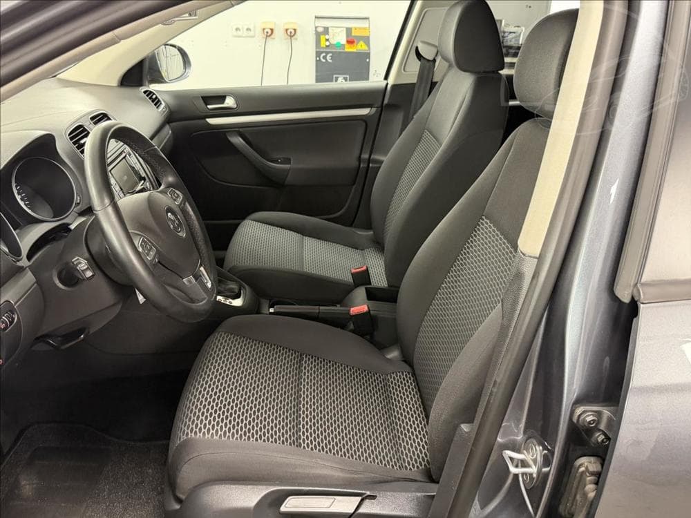 2013 Volkswagen Golf - 9