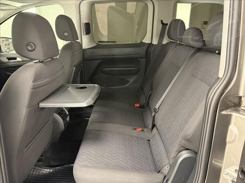 2020 Volkswagen Caddy - 10