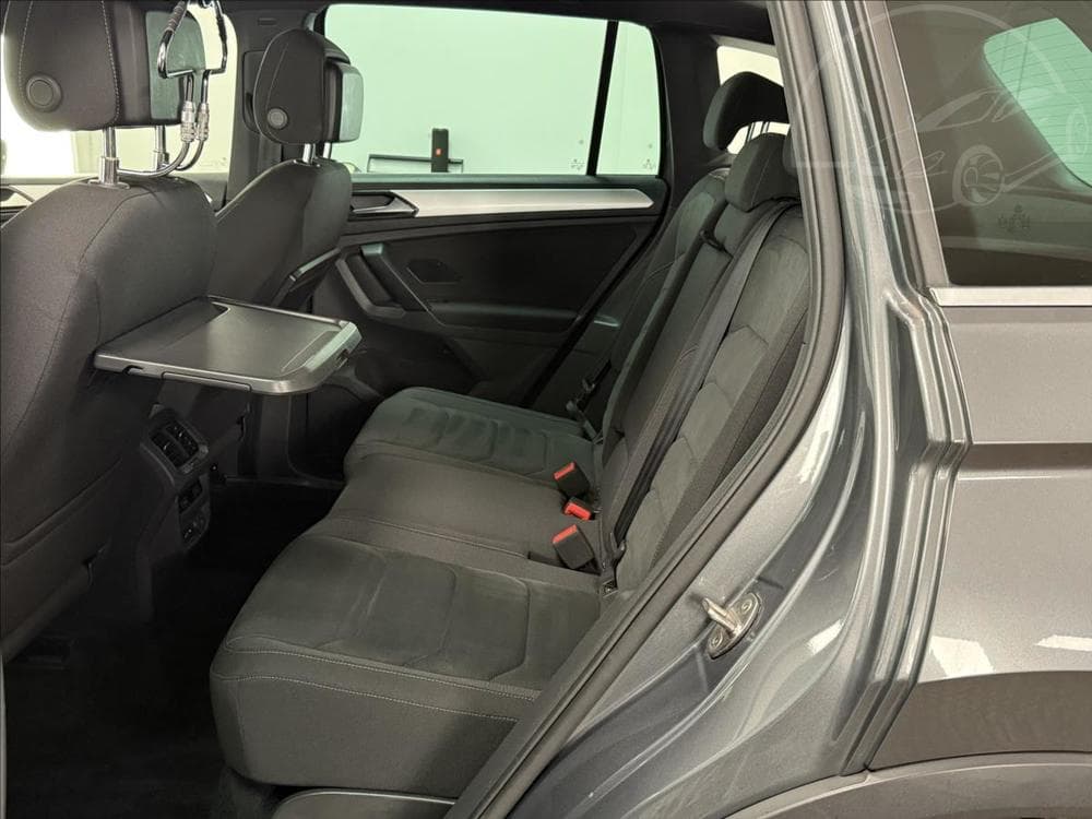 2017 Volkswagen Tiguan - 10