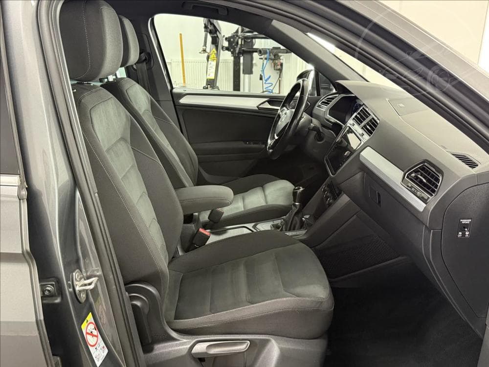 2017 Volkswagen Tiguan - 11