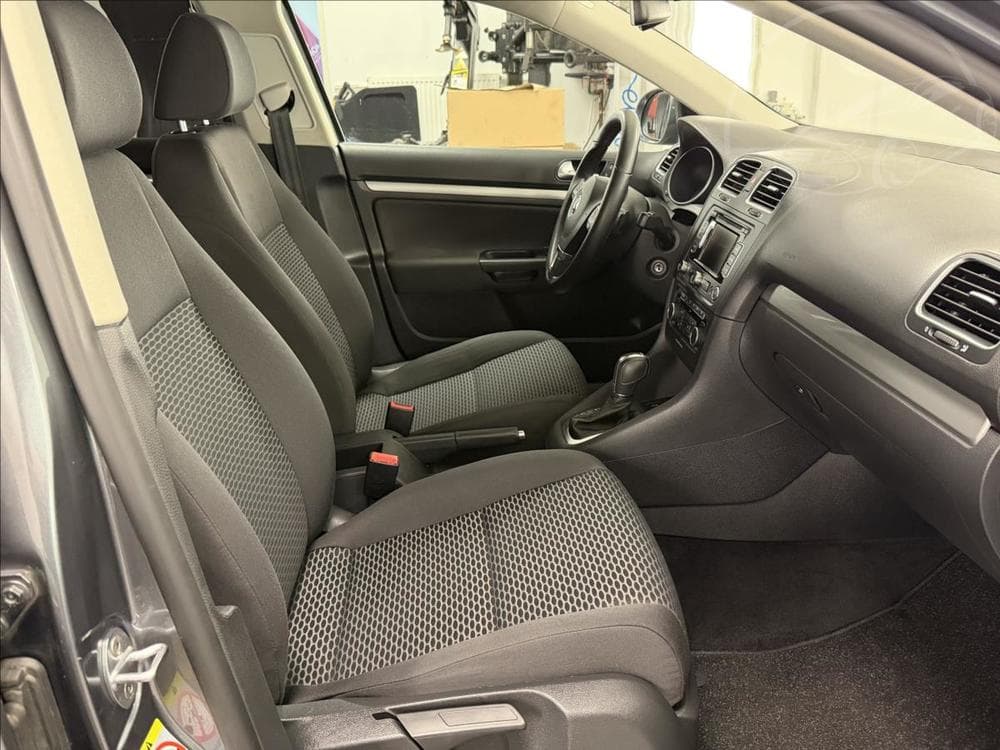 2013 Volkswagen Golf - 11