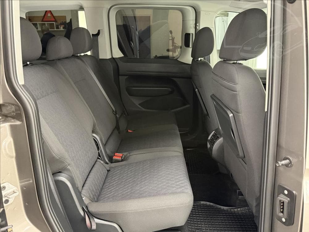 2020 Volkswagen Caddy - 12