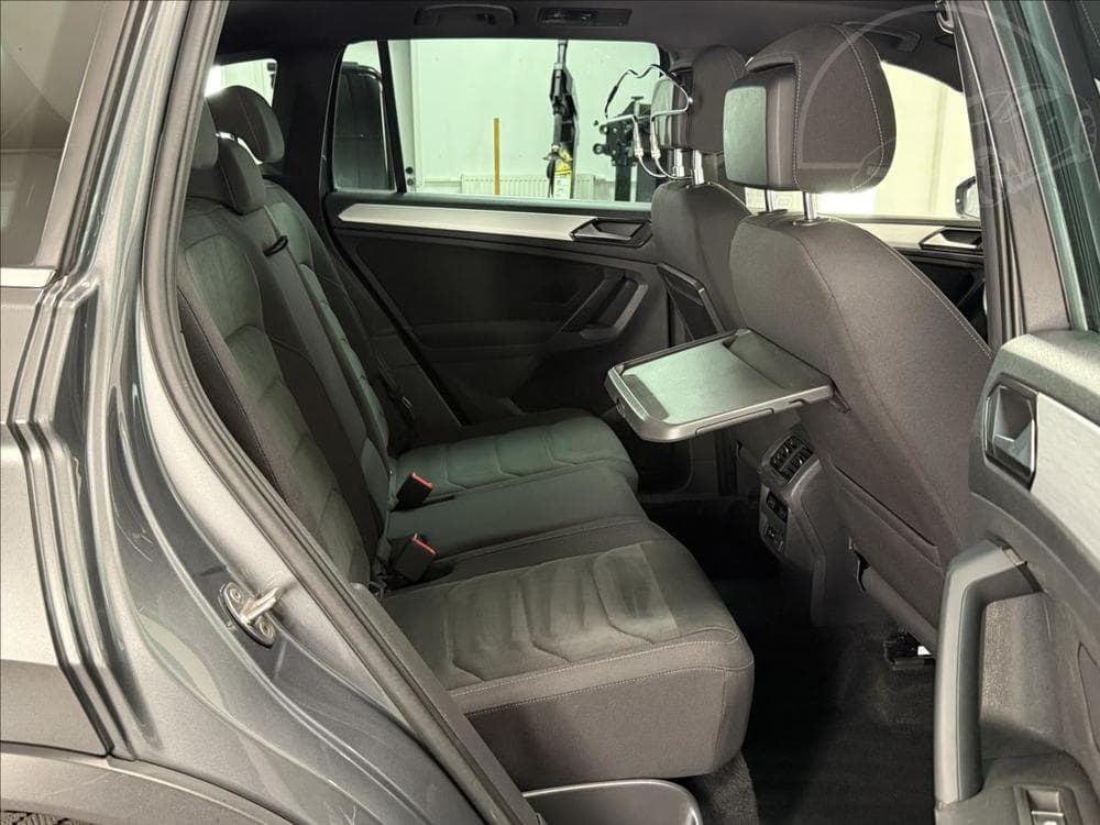 2017 Volkswagen Tiguan - 12