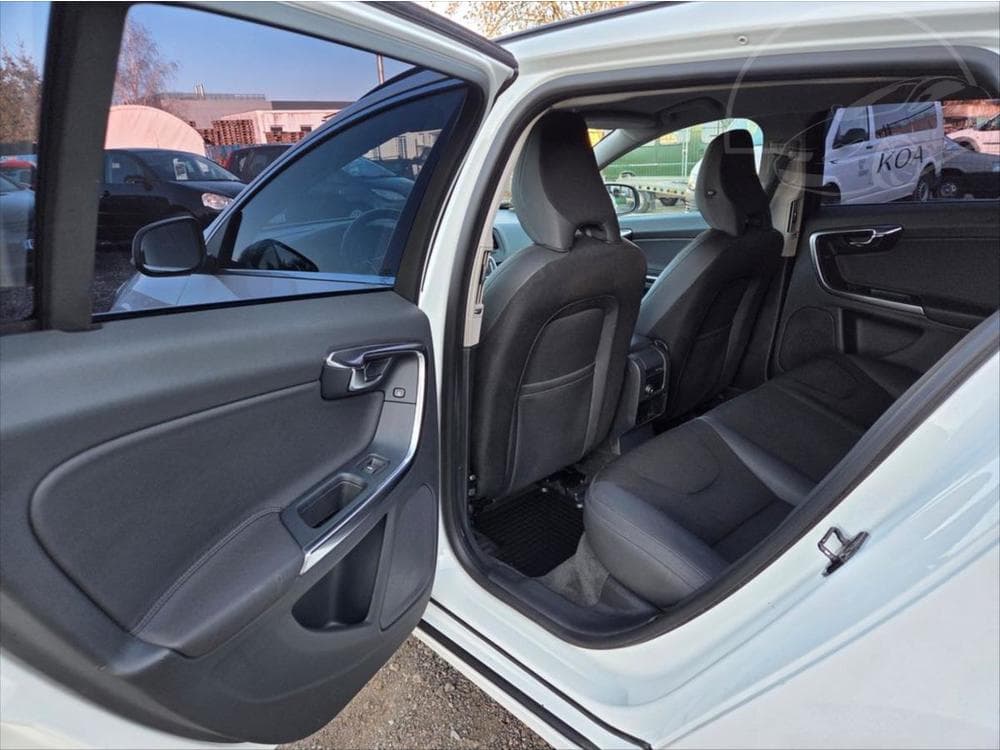 2010 Volvo V60 - 13
