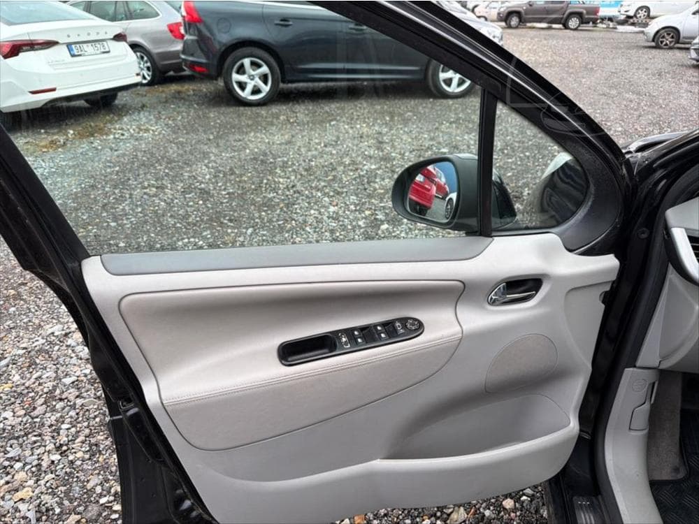 2007 Peugeot 207 - 16