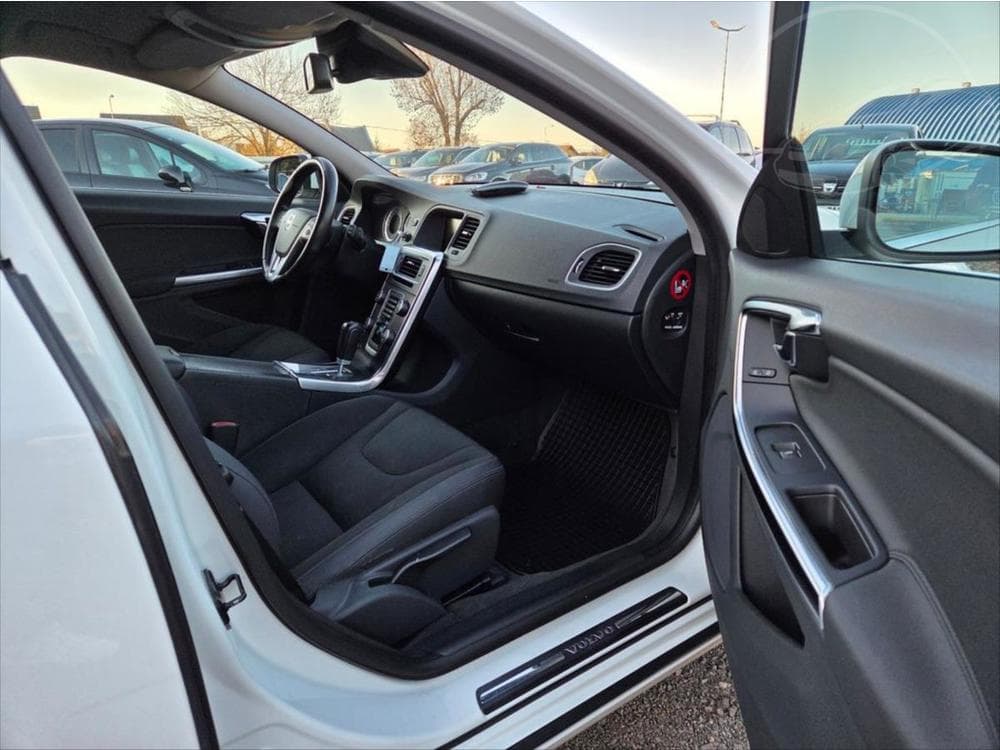 2010 Volvo V60 - 16