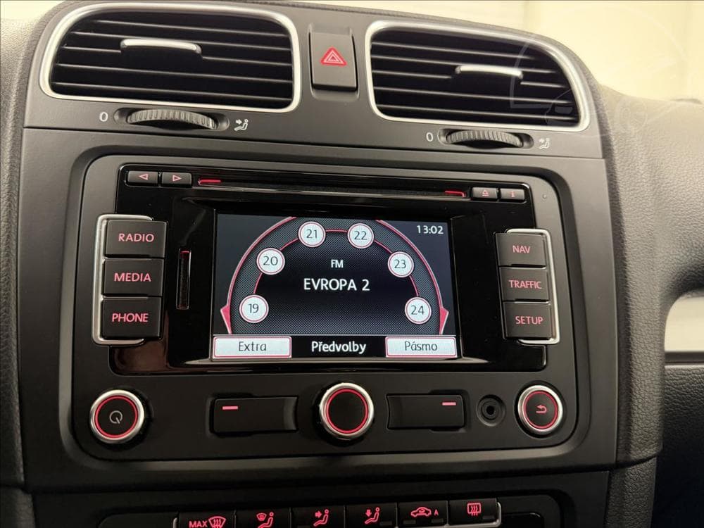 2013 Volkswagen Golf - 17