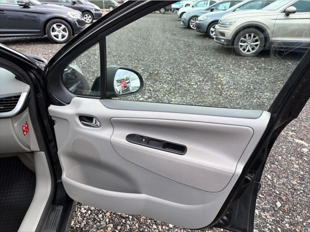 2007 Peugeot 207 - 18