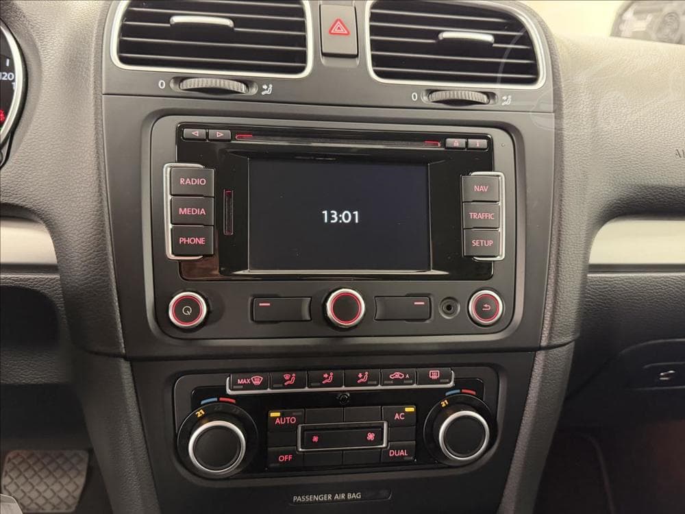 2013 Volkswagen Golf - 18